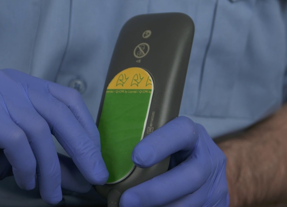 Using the Q-CPR Meter